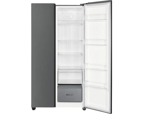 Geöffneter Gefrierschrank mit Regalen und Schubladen