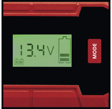 Anzeige eines Batterieladegeräts mit Ladezustand 13,4 V