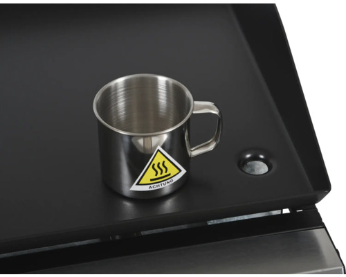 Tasse en acier inoxydable sur plaque de gril avec avertissement concernant les surfaces chaudes