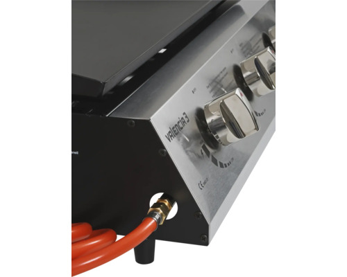 Vue détaillée d''un gril à gaz Valencia 3 avec régulateurs et tuyau de gaz