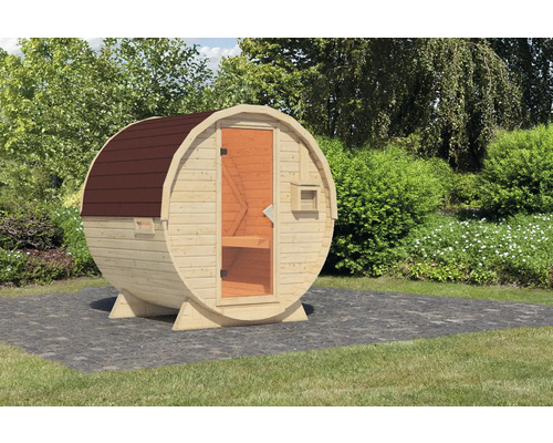 Sauna tonneau en bois dans le jardin