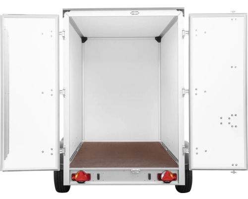 Vue intérieure d''une remorque avec portes ouvertes