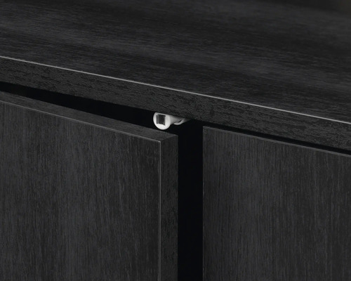 Detailaufnahme eines Schrankes mit Öffnungsmechanismus