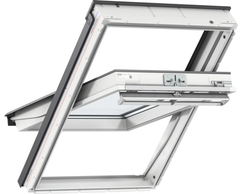 Geöffnetes Dachfenster für den Dachausbau