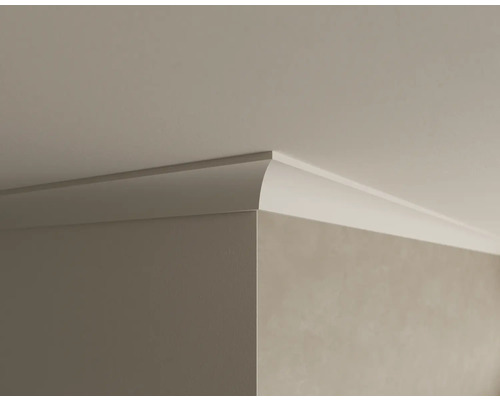 Gros plan d''une moulure de plafond sur le mur