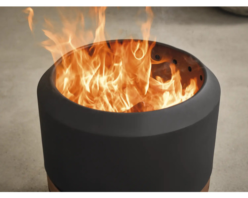 Feuerstelle mit Flammen