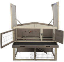 Clapier avec portes et toit ouverts pour un nettoyage et un accès faciles