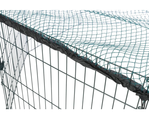 Vue détaillée d''une cage en fil métallique avec couvercle en filet