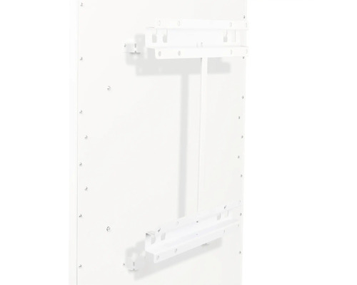 Panneau perforé blanc avec supports pour outils