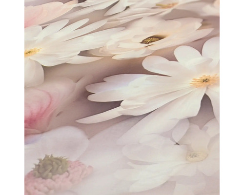 Nahaufnahme eines Tapetenmusters mit Blütenmotiven.