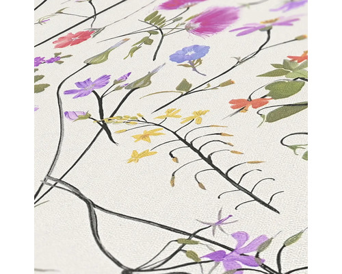 Gros plan d''un papier peint à motifs floraux