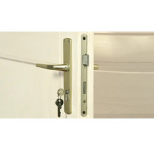 Garniture de porte avec clé dans la porte