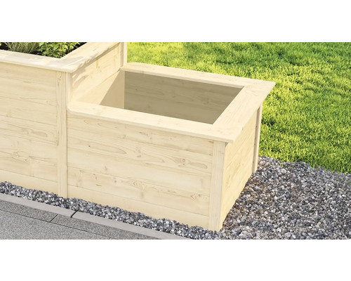 Jardinière en bois dans le jardin