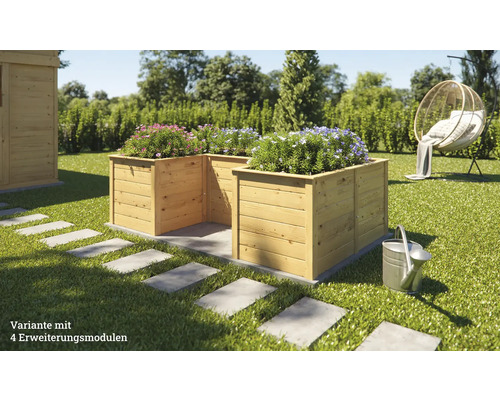 Jardinière en bois avec des fleurs dans le jardin