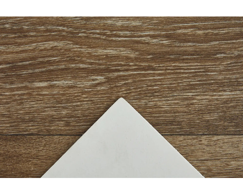 Plancher en bois avec triangle blanc