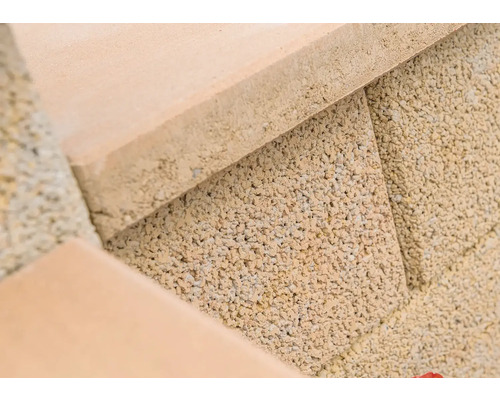 Gros plan sur des blocs de béton cellulaire