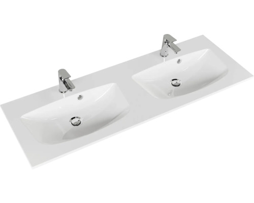 Double vasque avec deux lavabos et robinets