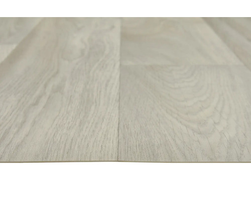 Nahaufnahme von hellem Laminatboden mit Holzmaserung.