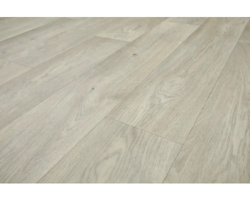 Holzbodenbelag mit hellem Dekor