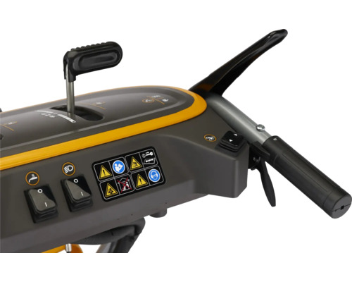 Bedienfeld einer Schneefräse mit Schaltern und Hebel