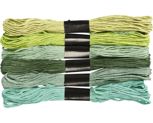 Stickgarn in verschiedenen Grüntönen