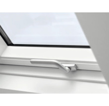 Detailansicht eines Dachfensters mit Griff