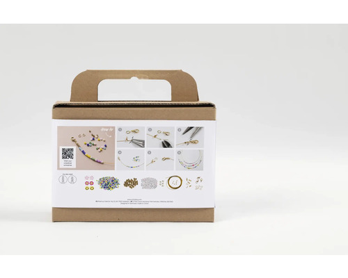 Emballage en carton pour un kit de fabrication de bijoux avec illustrations et accessoires