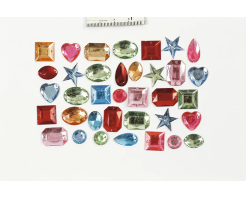 Verschieden geformte und farbige Schmucksteine