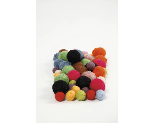 Boules décoratives en feutre de différentes tailles et couleurs