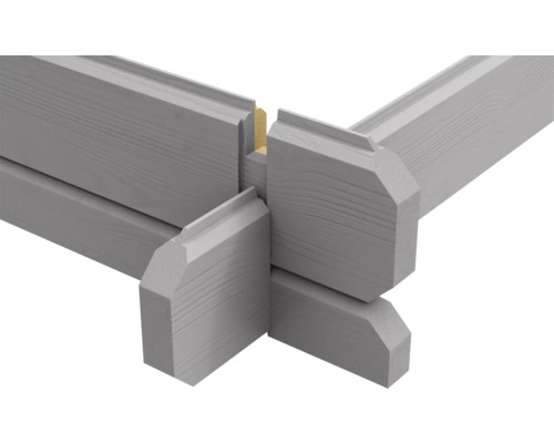 Vue détaillée d''un raccord d''angle d''une maison en madriers gris