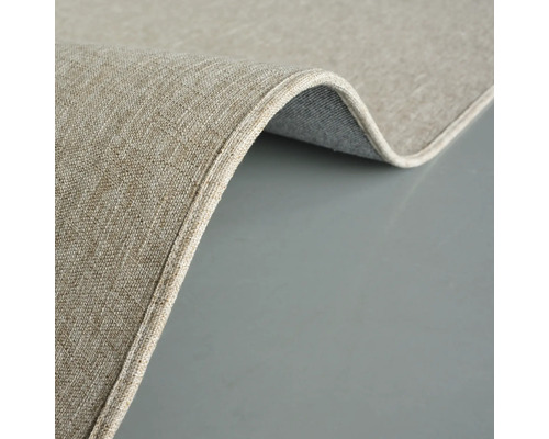 Nahaufnahme eines beigen Teppichs