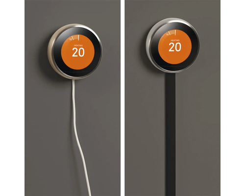 Deux thermostats intelligents pour le contrôle de la température montés sur un mur