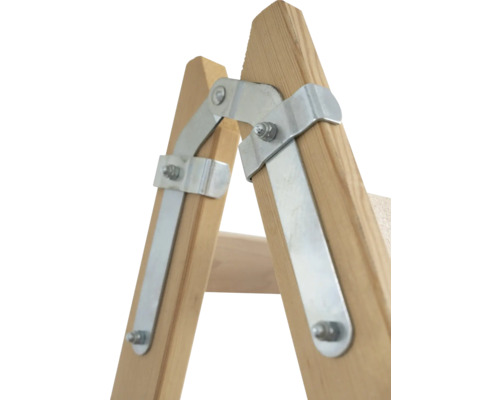 Vue détaillée d''une échelle en bois avec ferrures métalliques