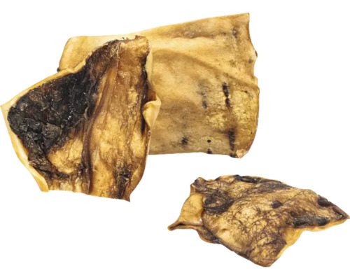 Trois oreilles de bœuf séchées comme collation pour chien