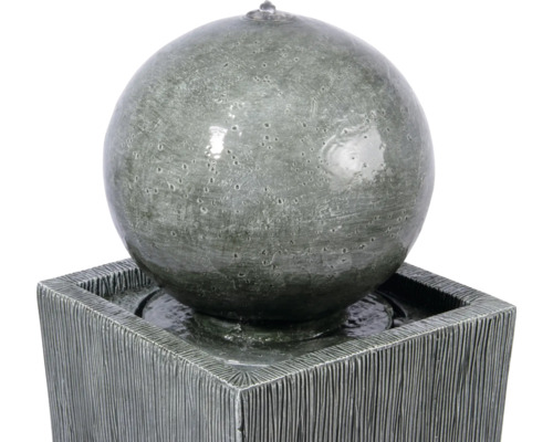 Gartenbrunnen mit Kugelform aus Stein