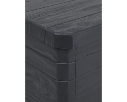 Detailaufnahme der Ecke einer grauen Gartenbox mit Holzoptik