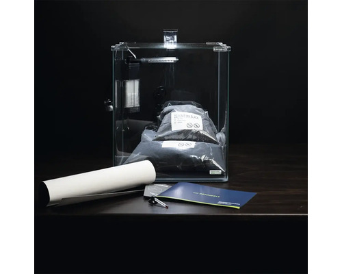 Komplettes Dennerle Aquarium-Set mit Filter, Beleuchtung, Bodengrund und Zubehör.