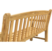 Detailansicht einer Gartenbank aus Holz mit Rückenlehne