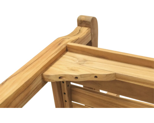 Detailaufnahme einer Gartenbank aus Teakholz