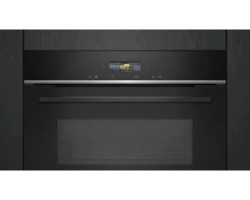 Four encastrable avec écran dans une cuisine
