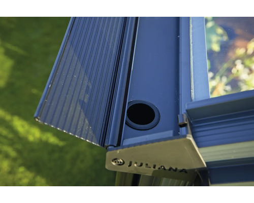 Detailansicht eines Juliana Gewächshauses mit Entwässerungssystem