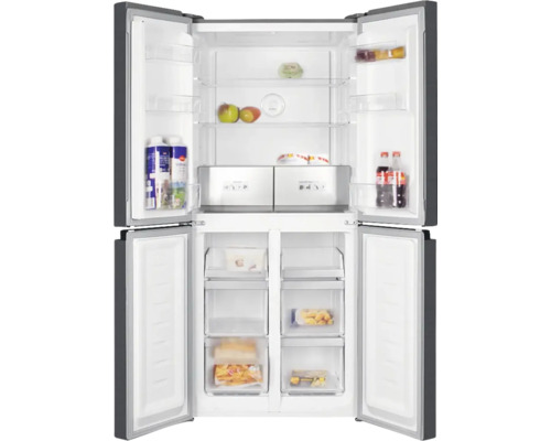 Geöffneter viertüriger Kühlschrank mit Lebensmitteln