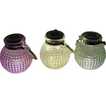Drei Solarleuchten mit Henkeln und gepunkteter Struktur