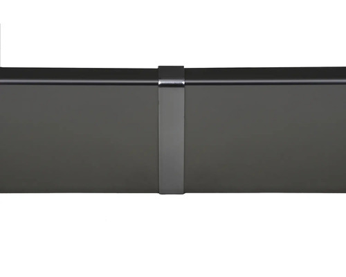 Detailaufnahme einer Dachrinne mit Rinnenverbinder.