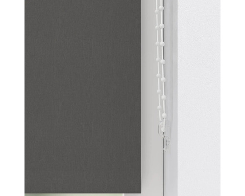 Graues Rollo mit Bedienkette