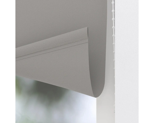 Store enrouleur gris avec chaînette pour la décoration de fenêtre