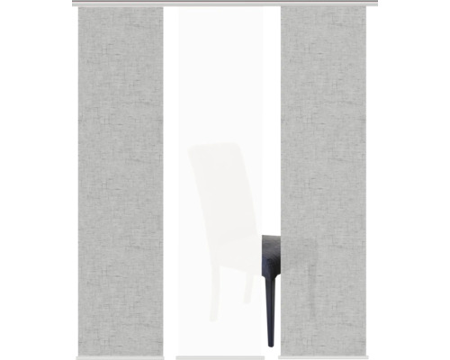 Schiebegardinen mit Textiloptik vor einem Stuhl