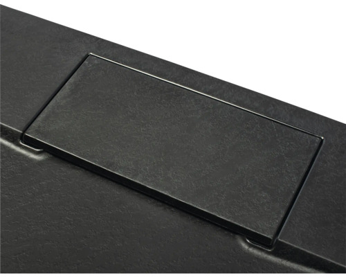 Detailansicht einer schwarzen Waschtischplatte mit eingelassenem Abfluss