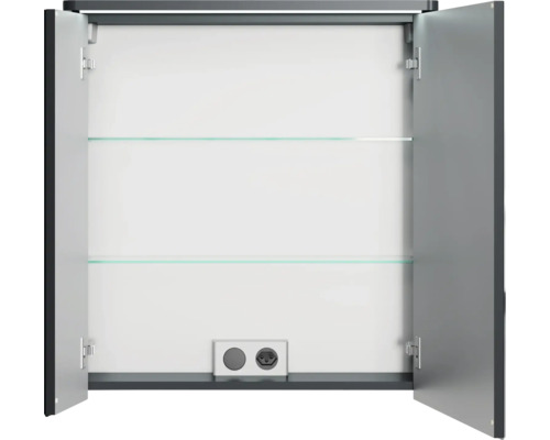 Armoire de toilette ouverte avec deux étagères en verre et prise de courant