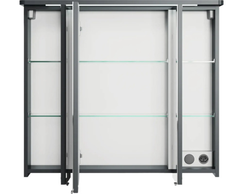 Armoire de toilette ouverte avec étagères en verre et prise de courant pour la salle de bain